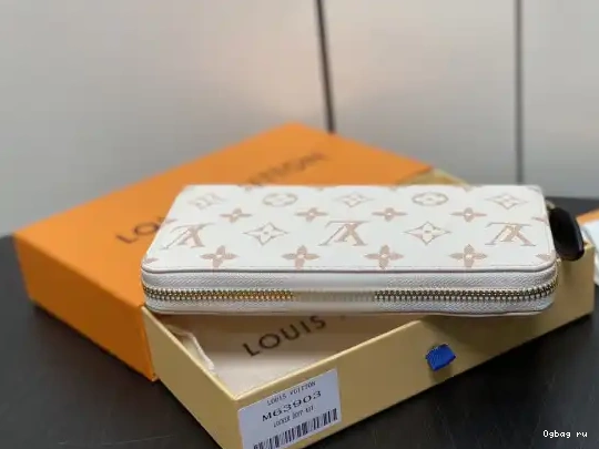 WALLET-19.5*10.5*2.5cm Portefeuille Zippy LOUIS VUITTON 0619